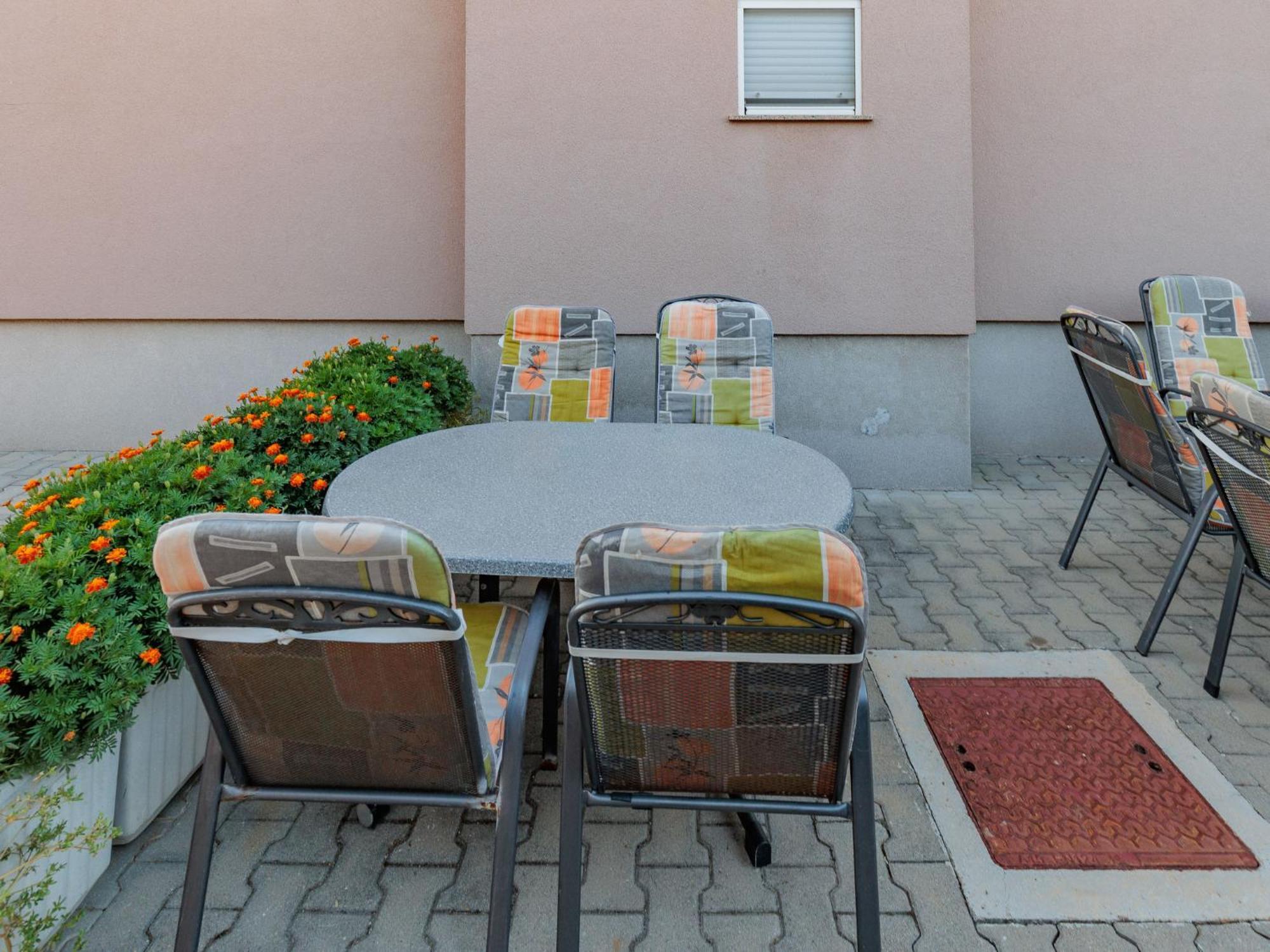 Apartment Mlasina-5 By Interhome Nin Exteriér fotografie